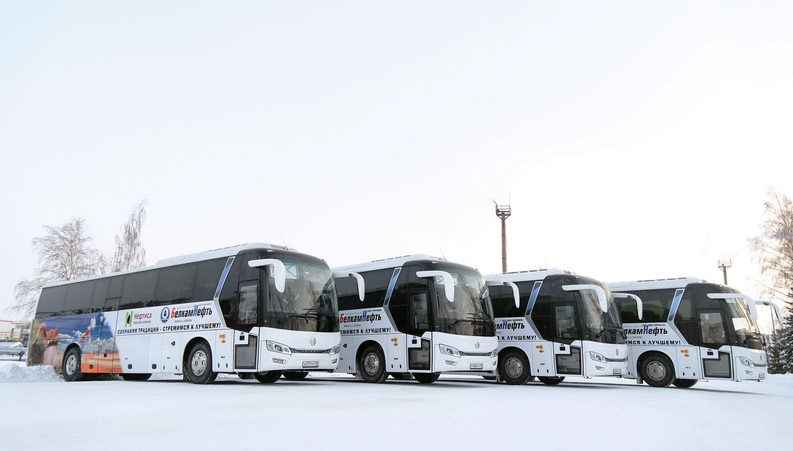 АО «Белкамнефть» к 50-летию с начала промышленной добычи нефти на Вятской площади Арланского месторождения  подарила НГДУ-1 новые автобусы