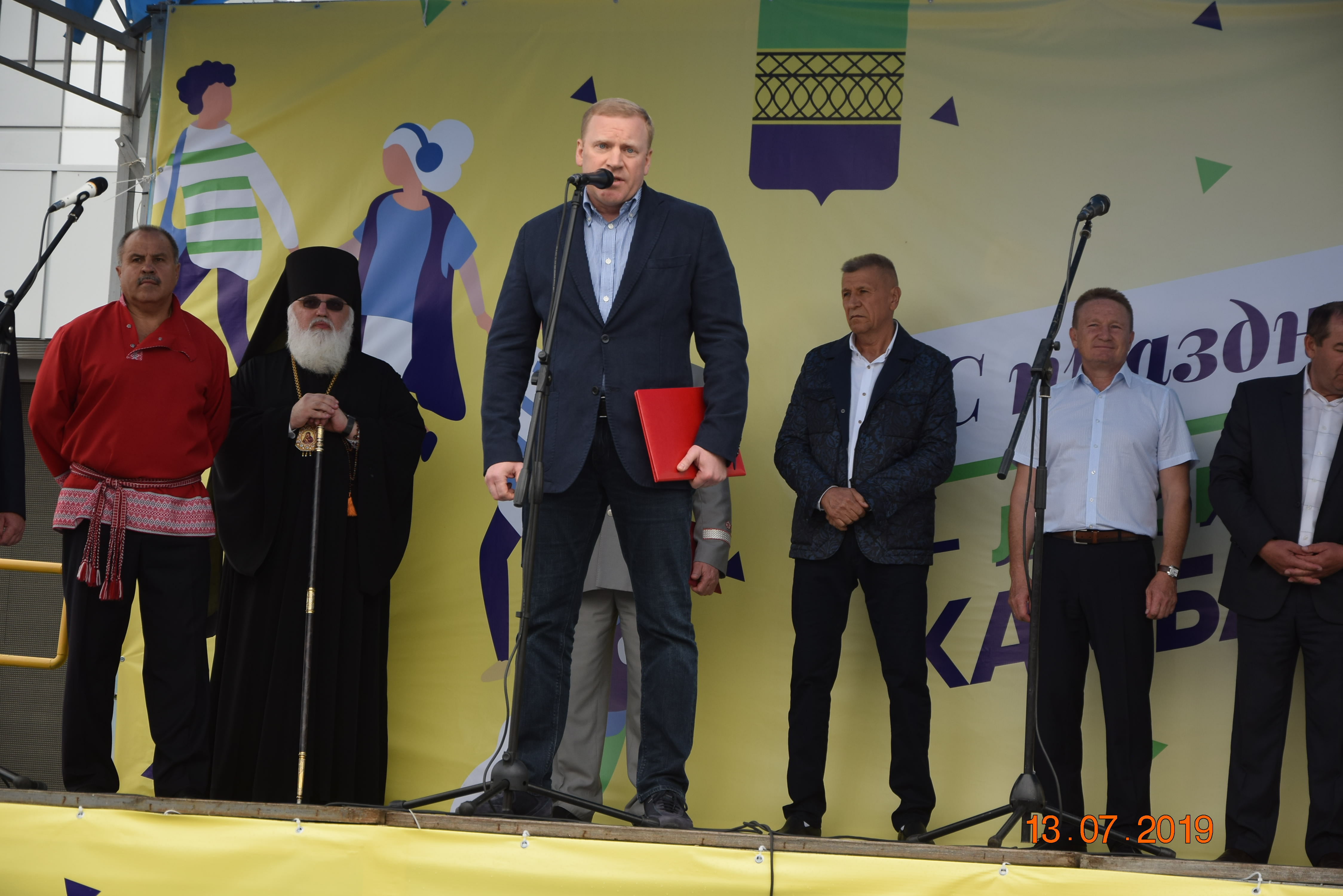 Дмитрий Арсибеков поздравил жителей Камбарки с Днем города и 95-летием района