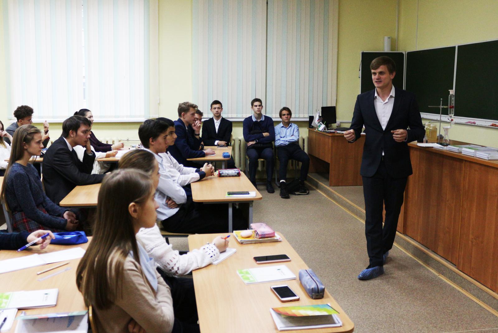 Совет молодых специалистов провел урок профориентации в нефтяном классе «Школы-30»